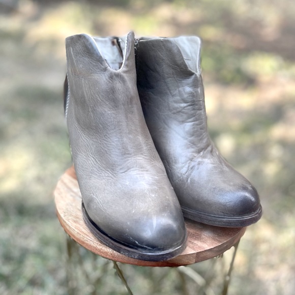 Freebird by Steven Detroit Leather Side Zip Ankle Boots - Picture 10 of 13